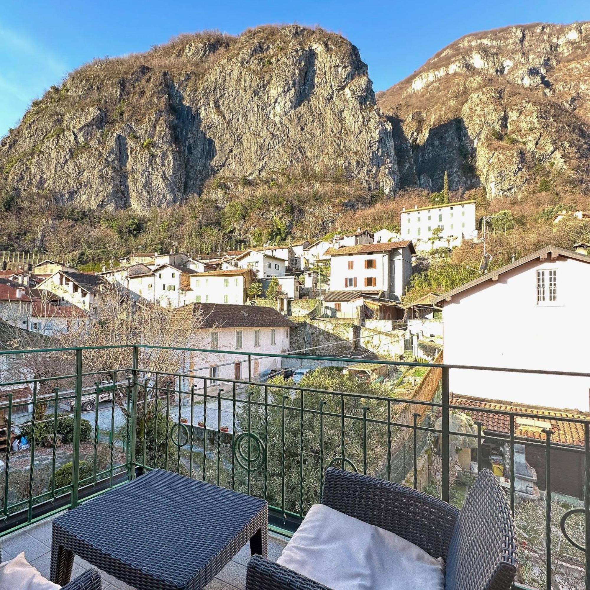 Renzo E Lucia Lake View Apartment