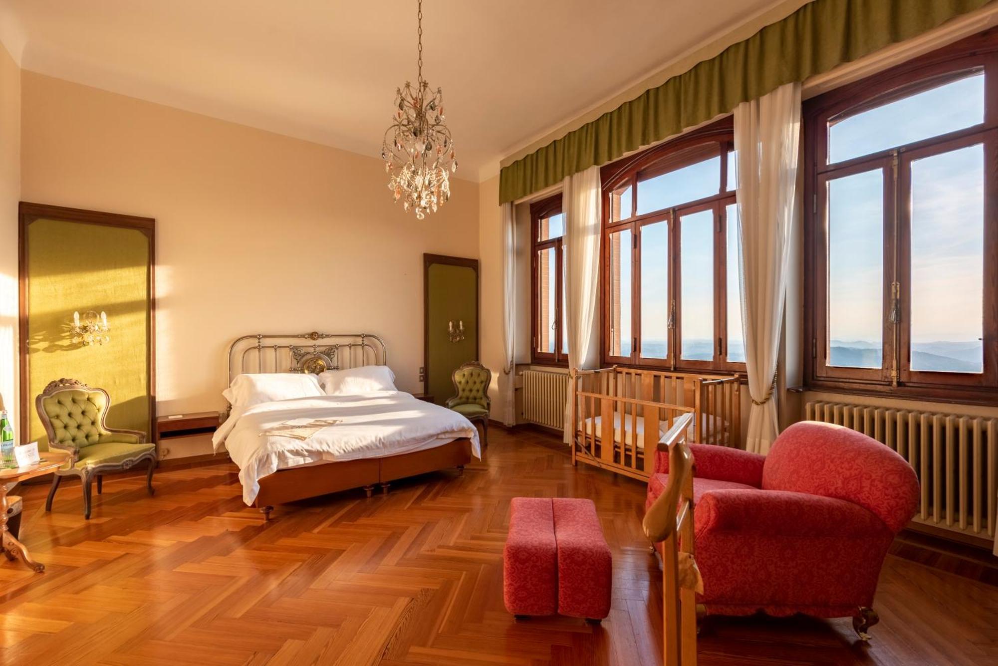 Jolanda By Reste Italy Brunate