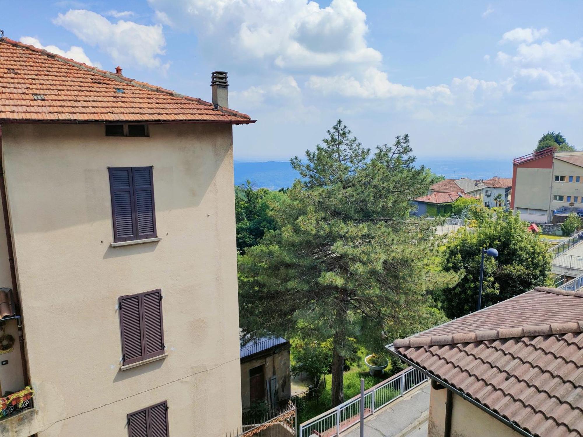 Affascinante Mansarda Nel Cuore Di Homestay Brunate