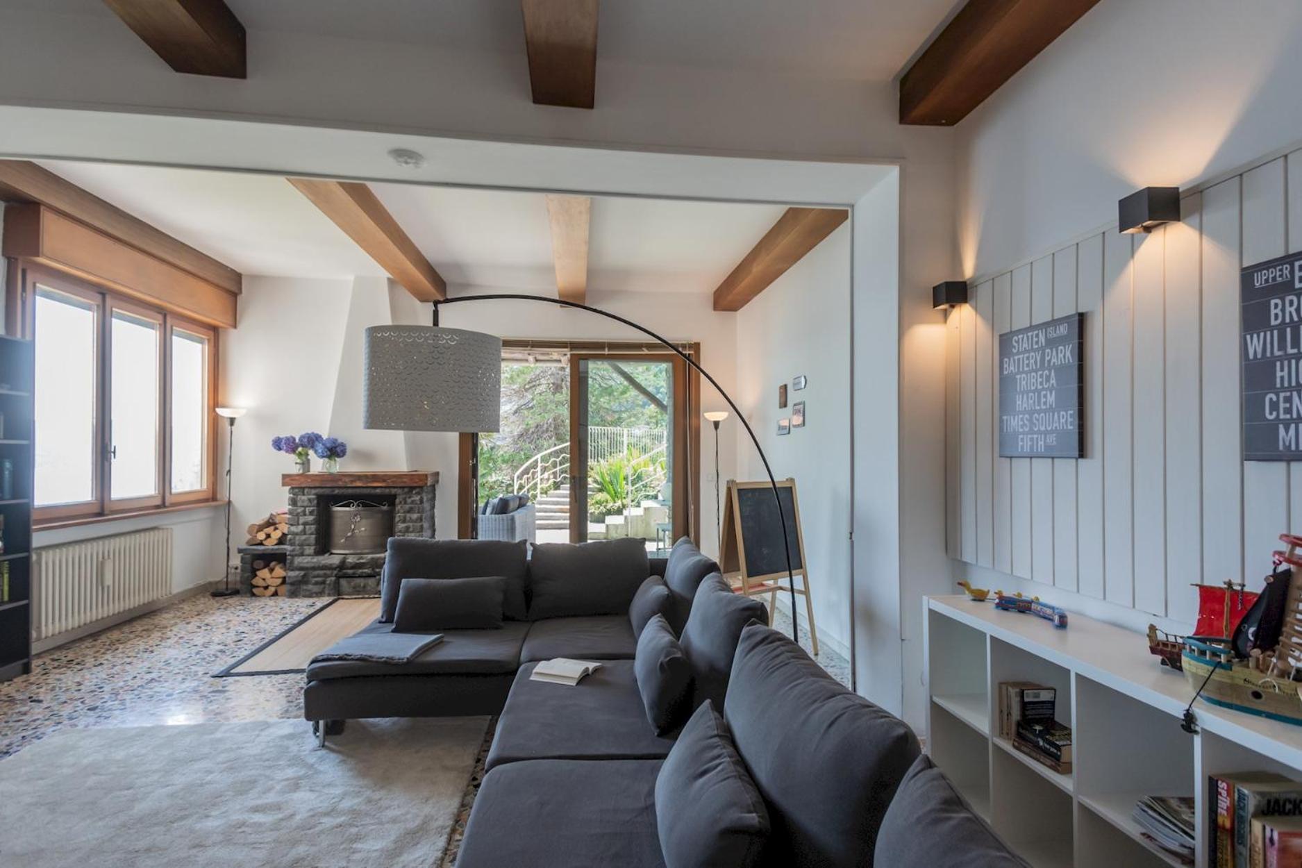 Chiara With Private Garden By Rent * Moltrasio