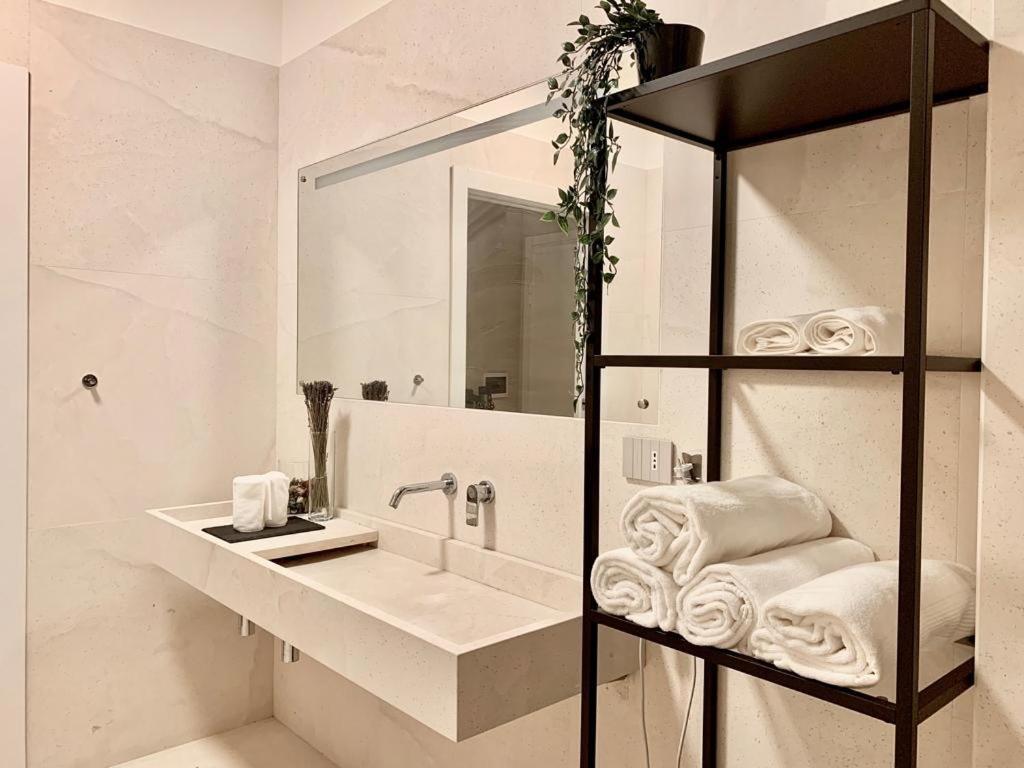 W83 House Apartment