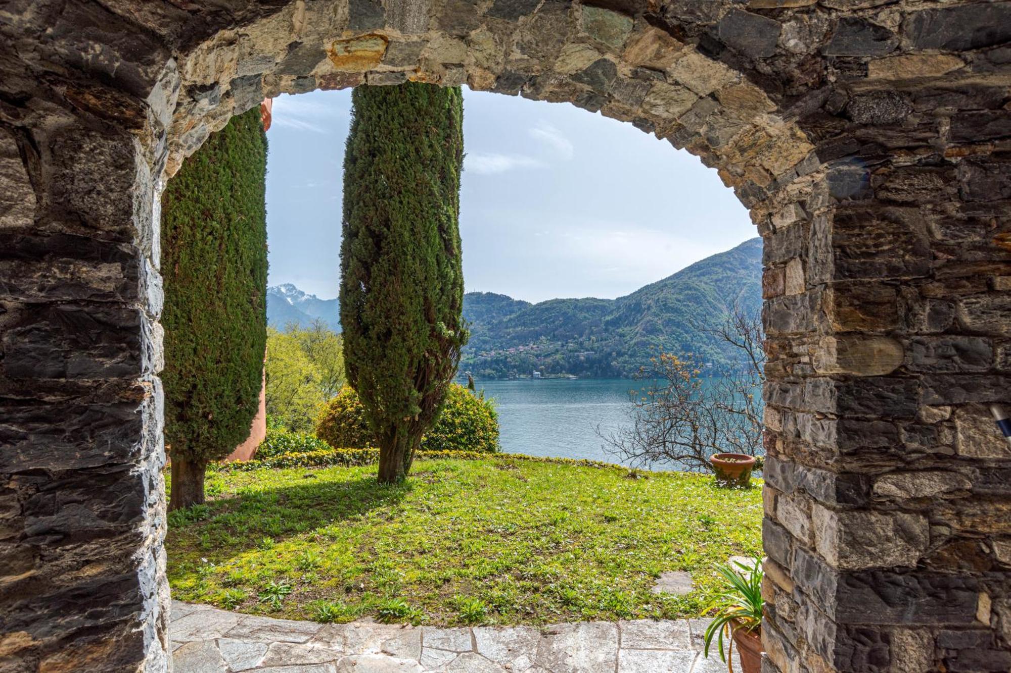Apartment Stunning Castle In With Lake View *