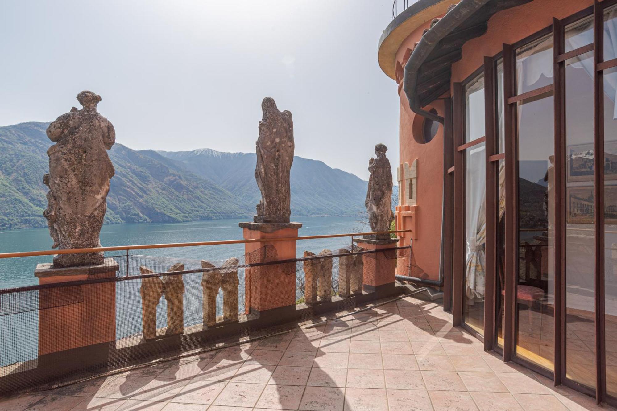 Apartment Stunning Castle In With Lake View *