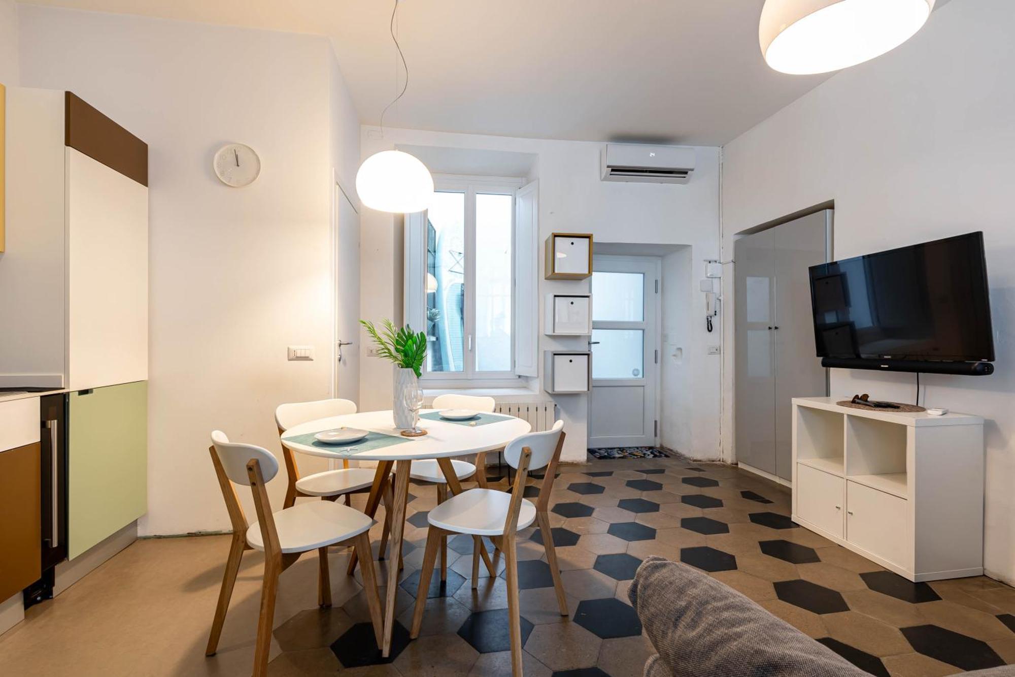 Lake, Stadium & Patio - Self Check-in & Remote Access Apartment