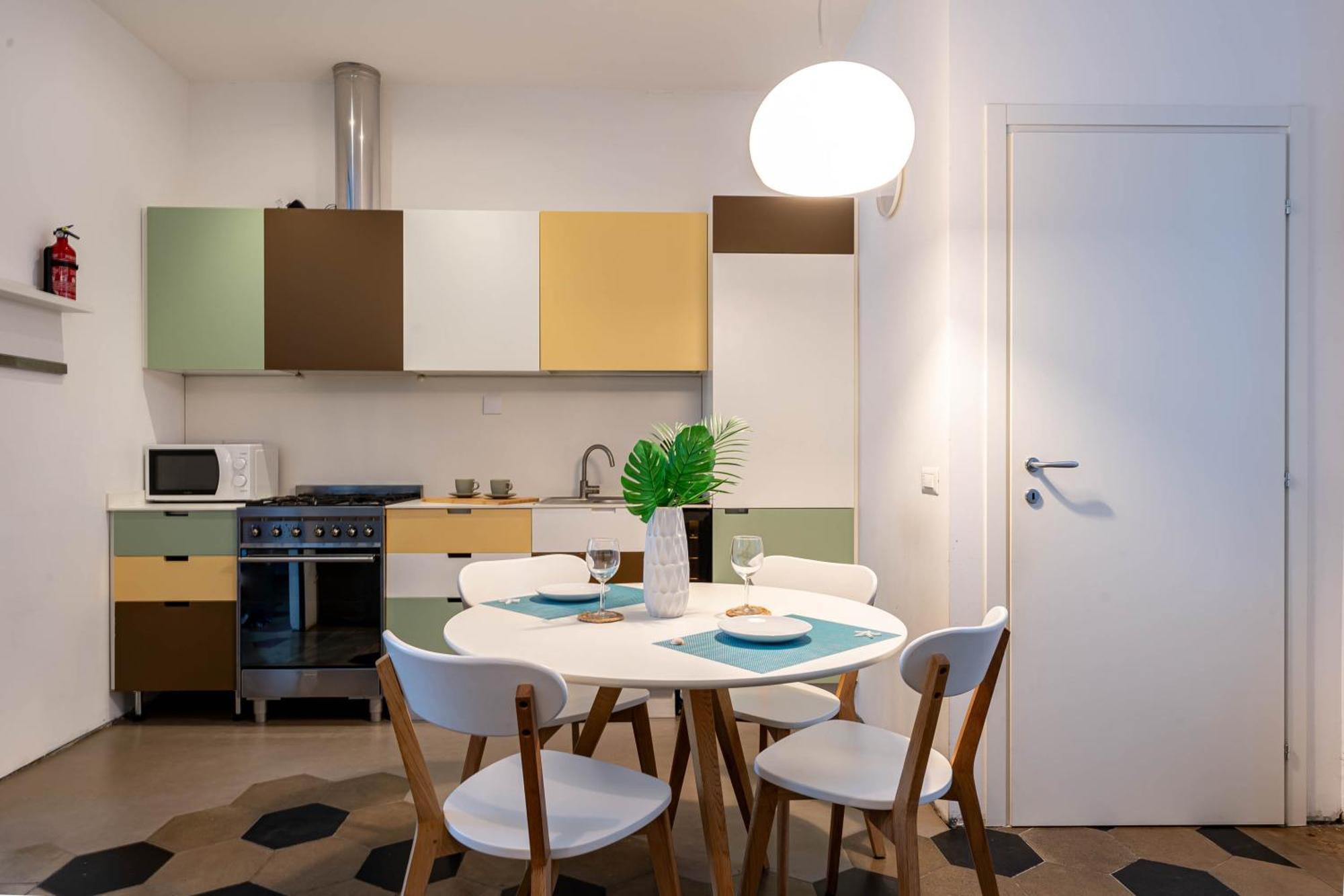 Apartment Lake, Stadium & Patio - Self Check-in & Remote Access
