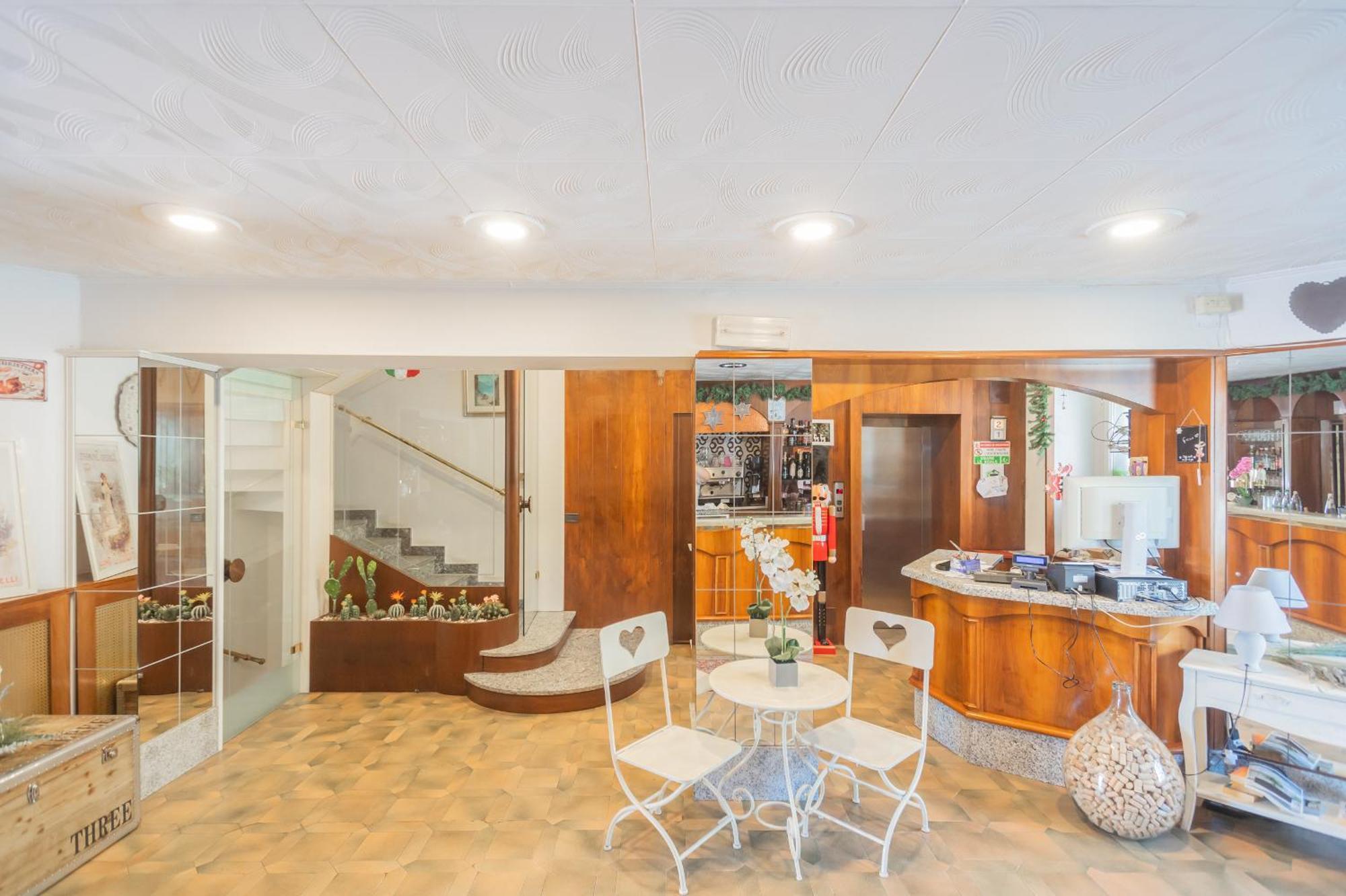 Pet Friendly Mirabeau Hotel