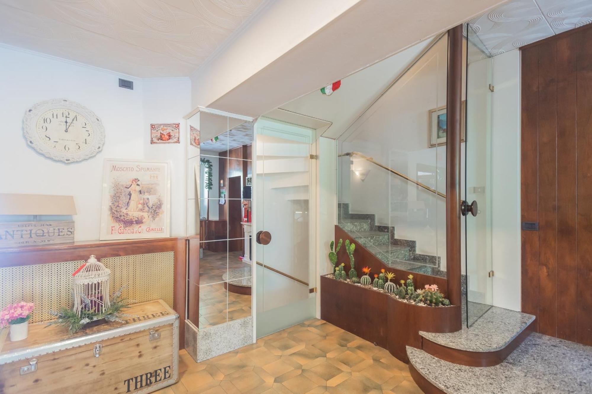 Pet Friendly Mirabeau Hotel Bellagio