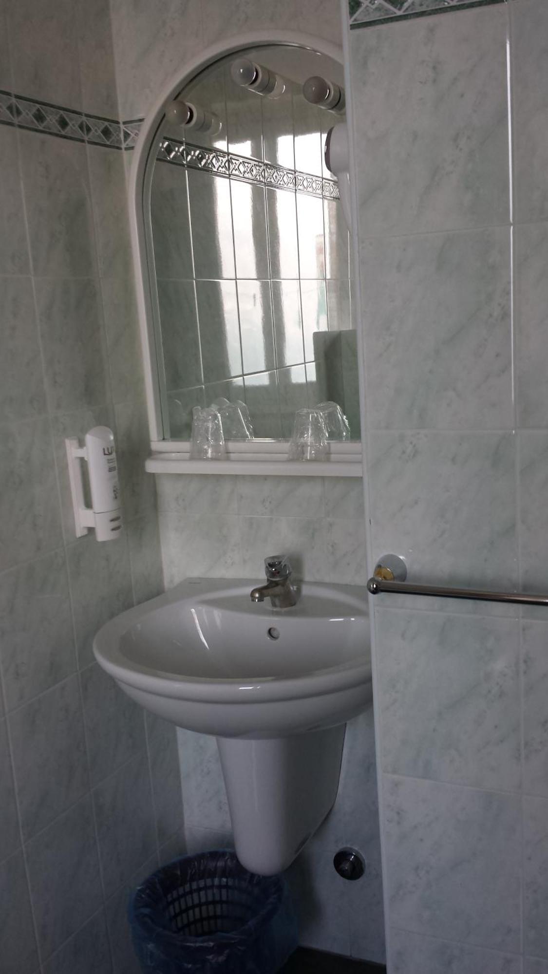 Pet Friendly Mirabeau Hotel 3*