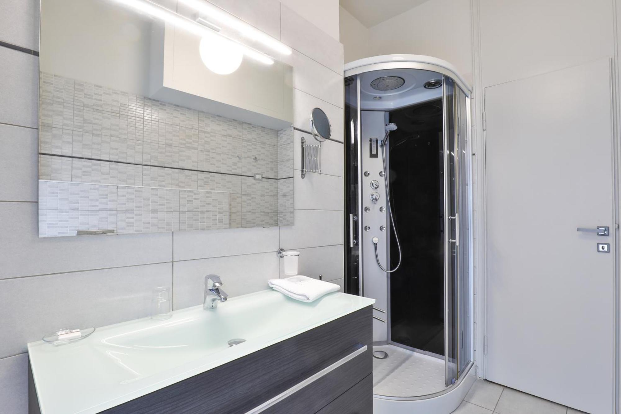 Como Lake Suites Apartment Como