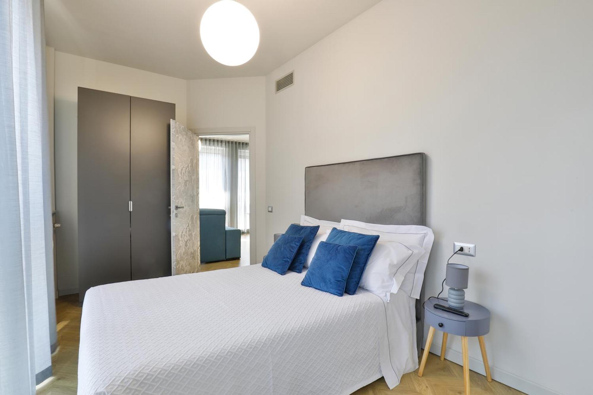 Como Lake Suites *