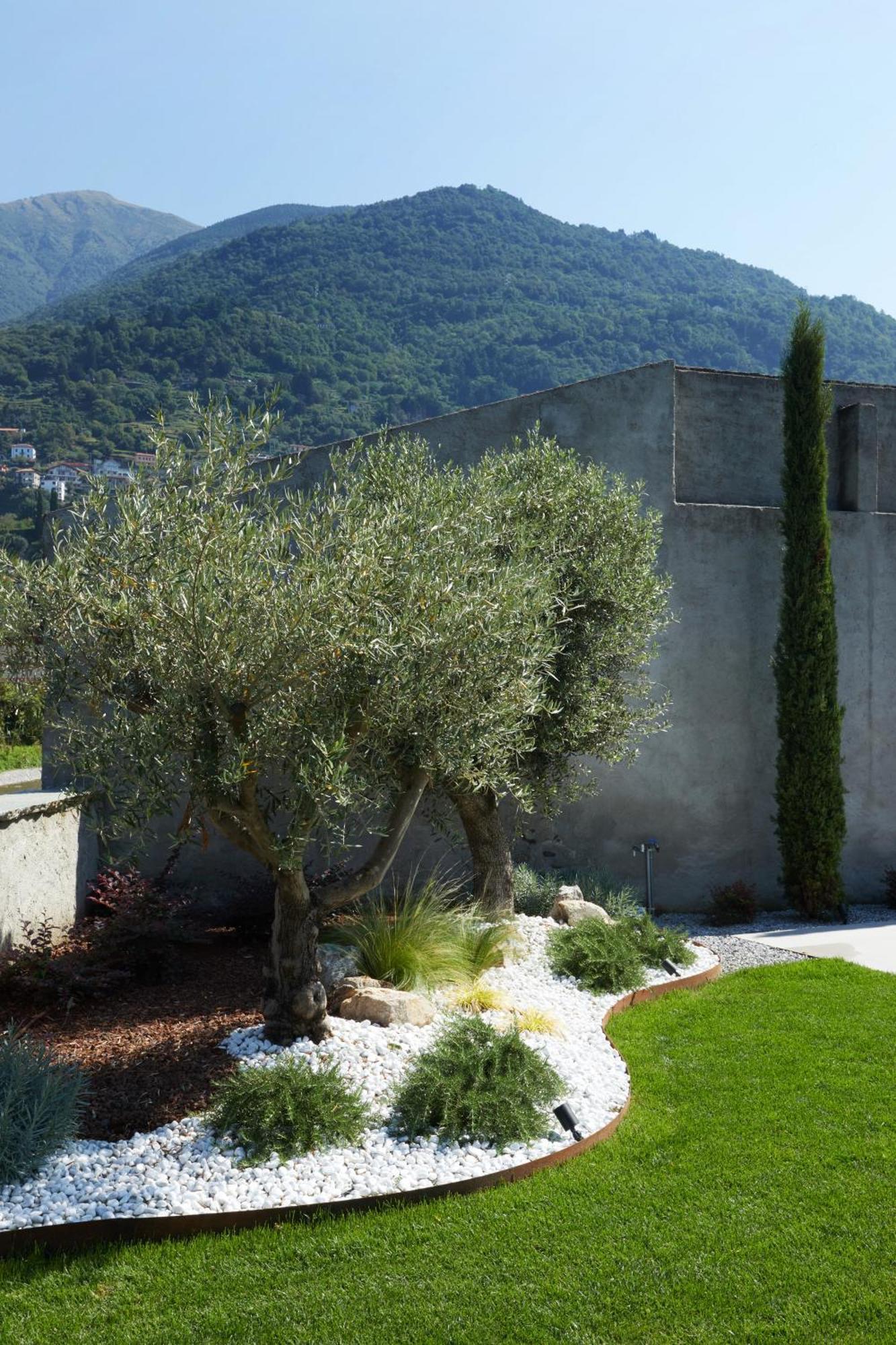 The By The River * Bellano