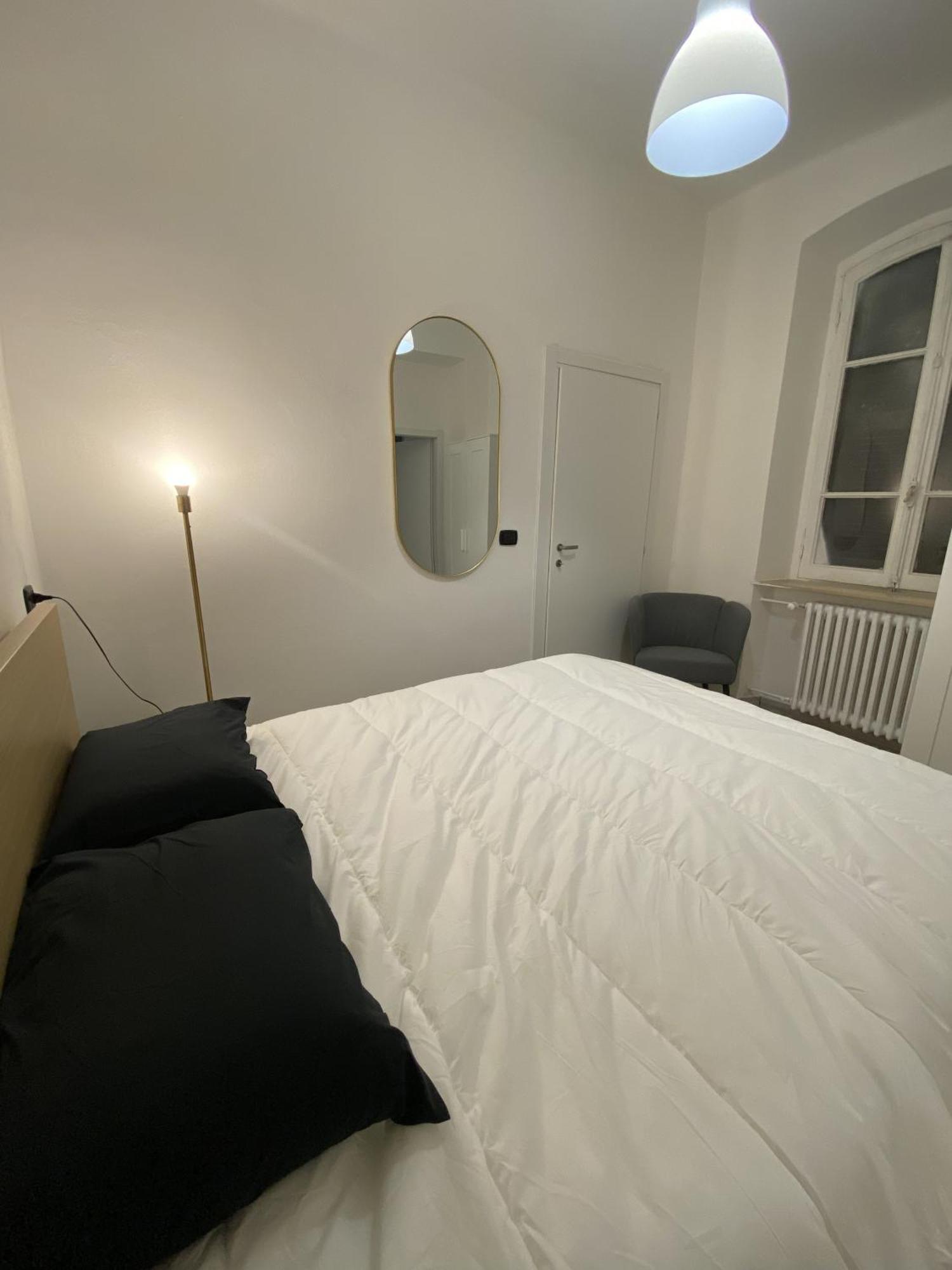 Front Apartments, Apartment