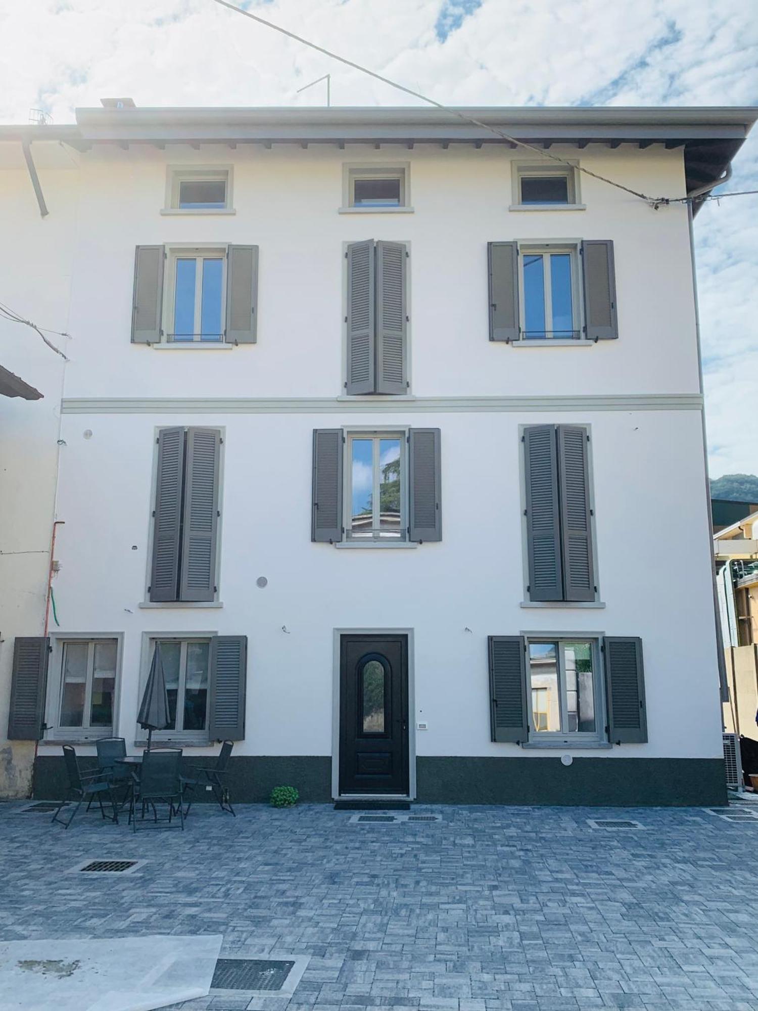 Spazio Perlasca 1 - * Cernobbio