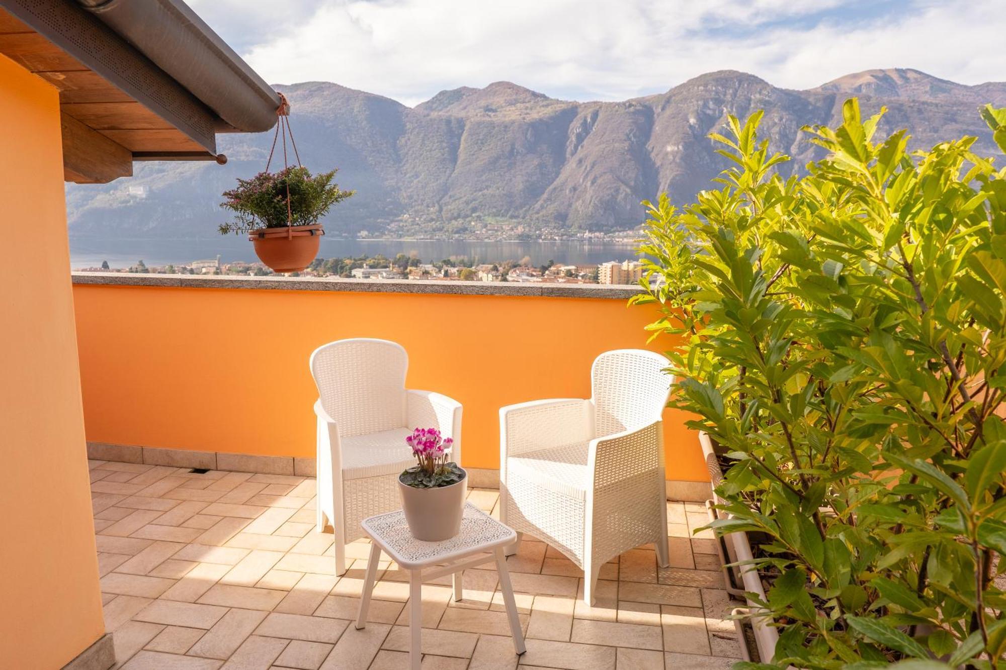 Larius - View Mandello del Lario