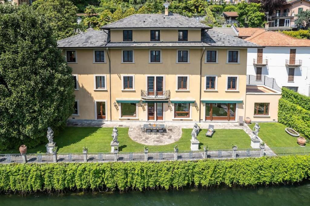 Villa Lakefront 1800s Private Dock, Art Luxury *
