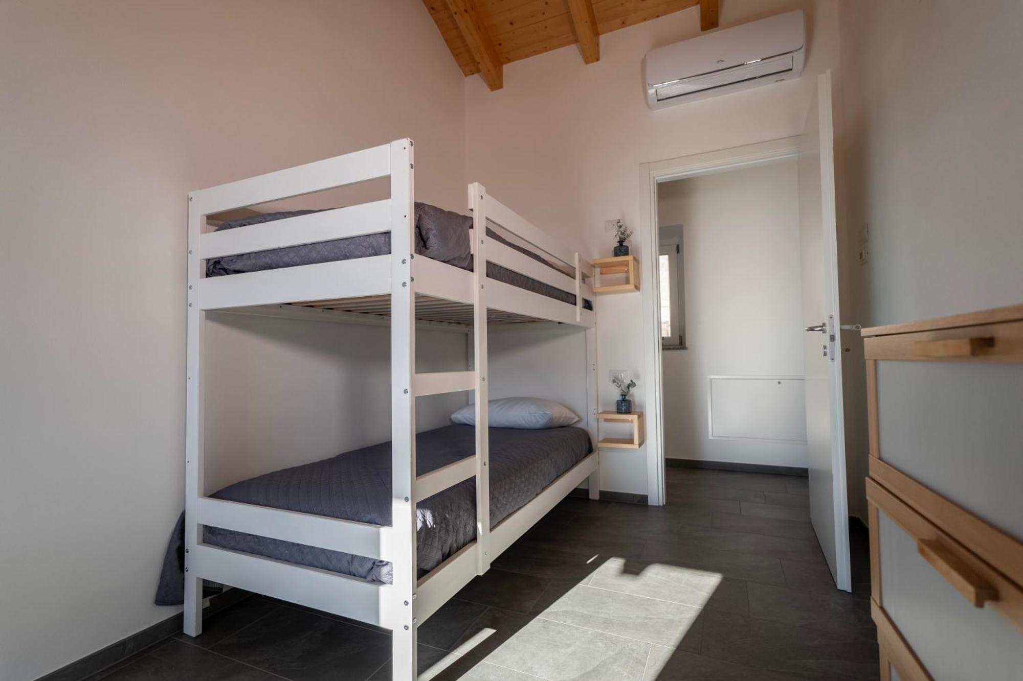 Delfina Mansarda Apartment Vercana