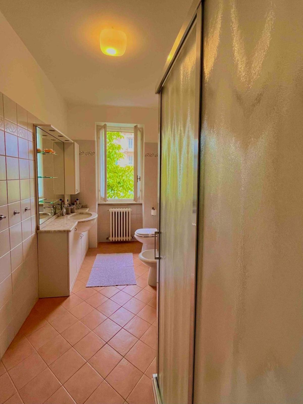 Stunning Renovated Flat On With Parking * Mezzegra