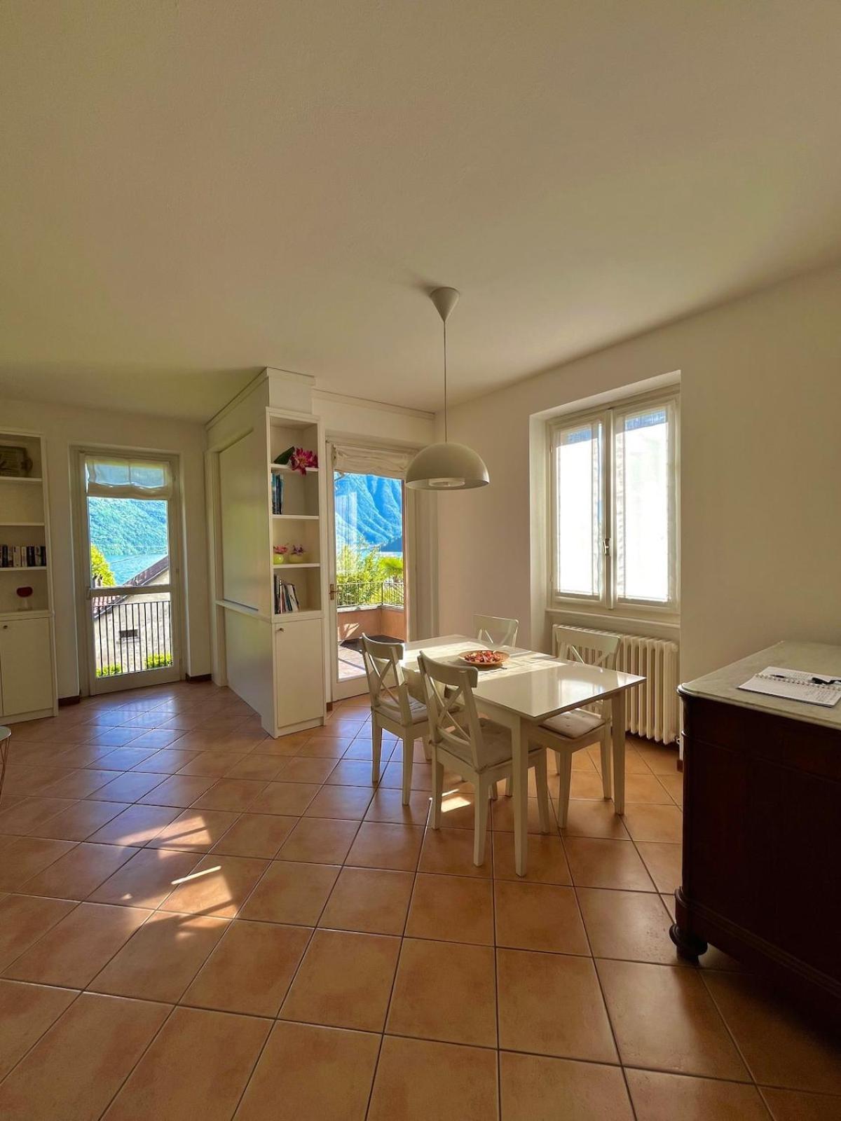 Stunning Renovated Flat On With Parking *