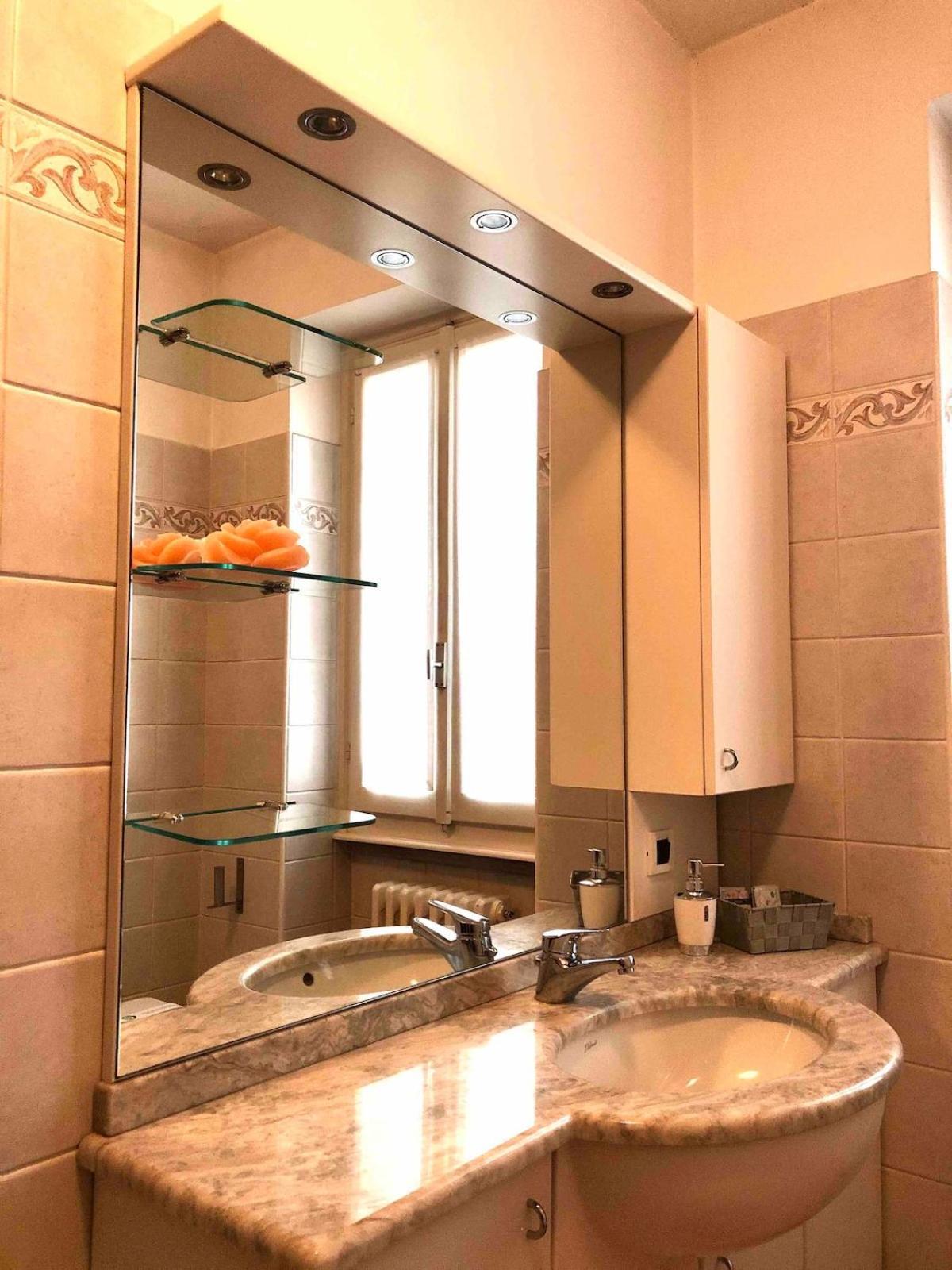 Apartment Stunning Renovated Flat On With Parking Mezzegra