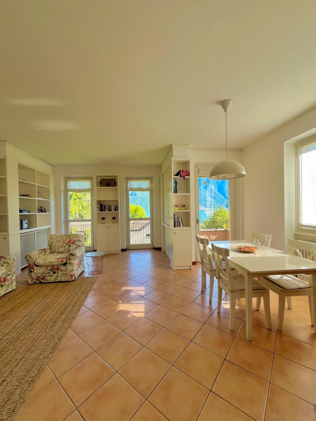 Stunning Renovated Flat On With Parking *