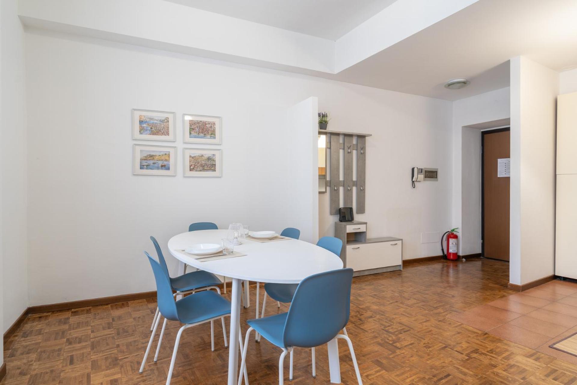 Large Family In A Fresh Area Of Apartment