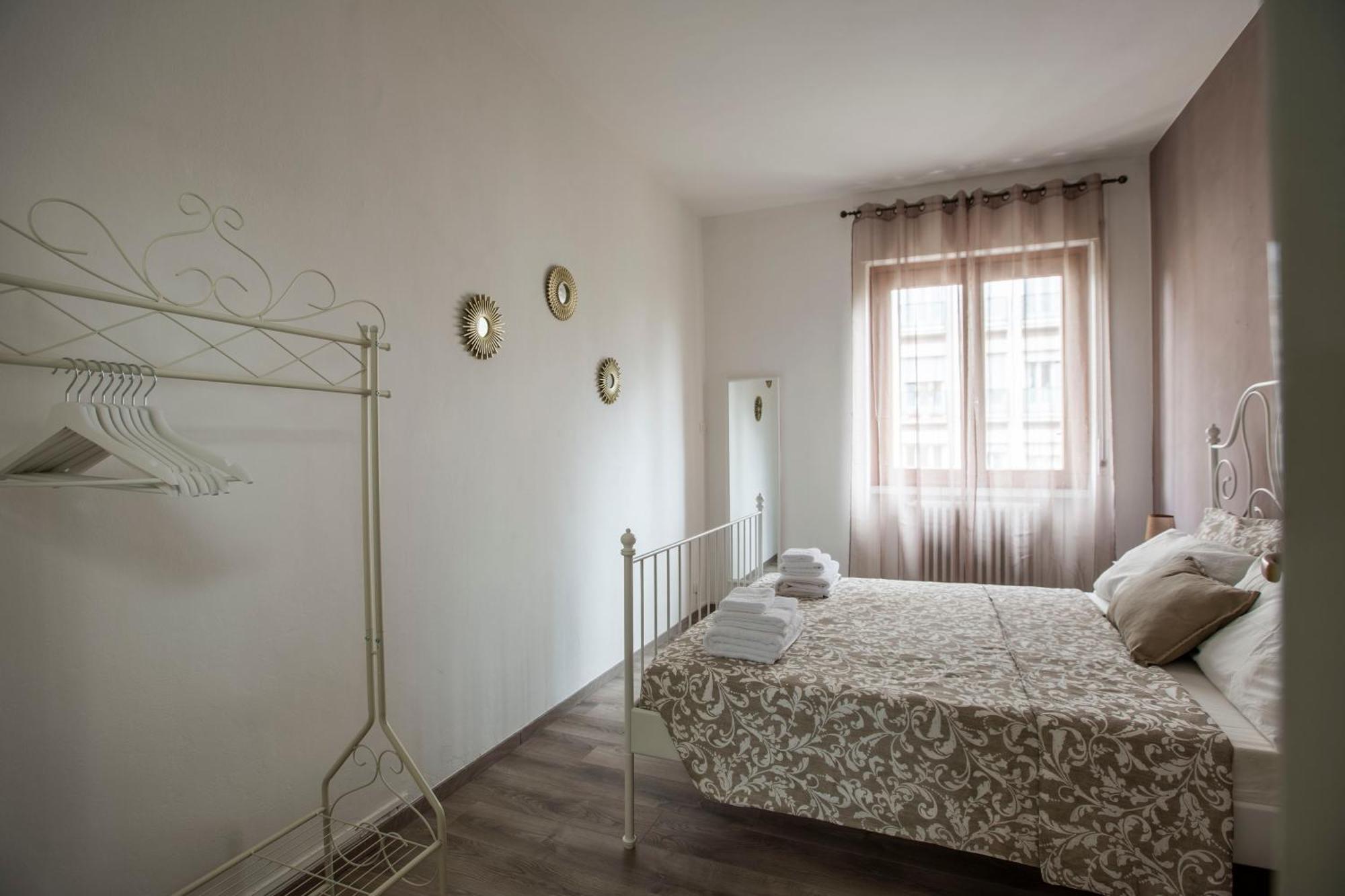 Lake-near Historic Center Apartment *