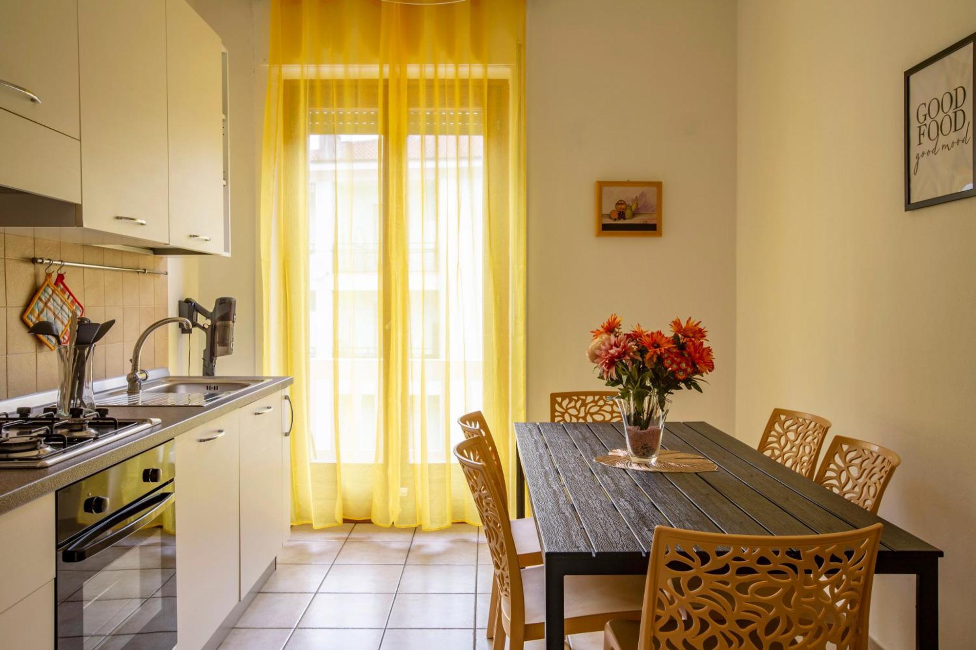 Lake-near Historic Center Apartment *