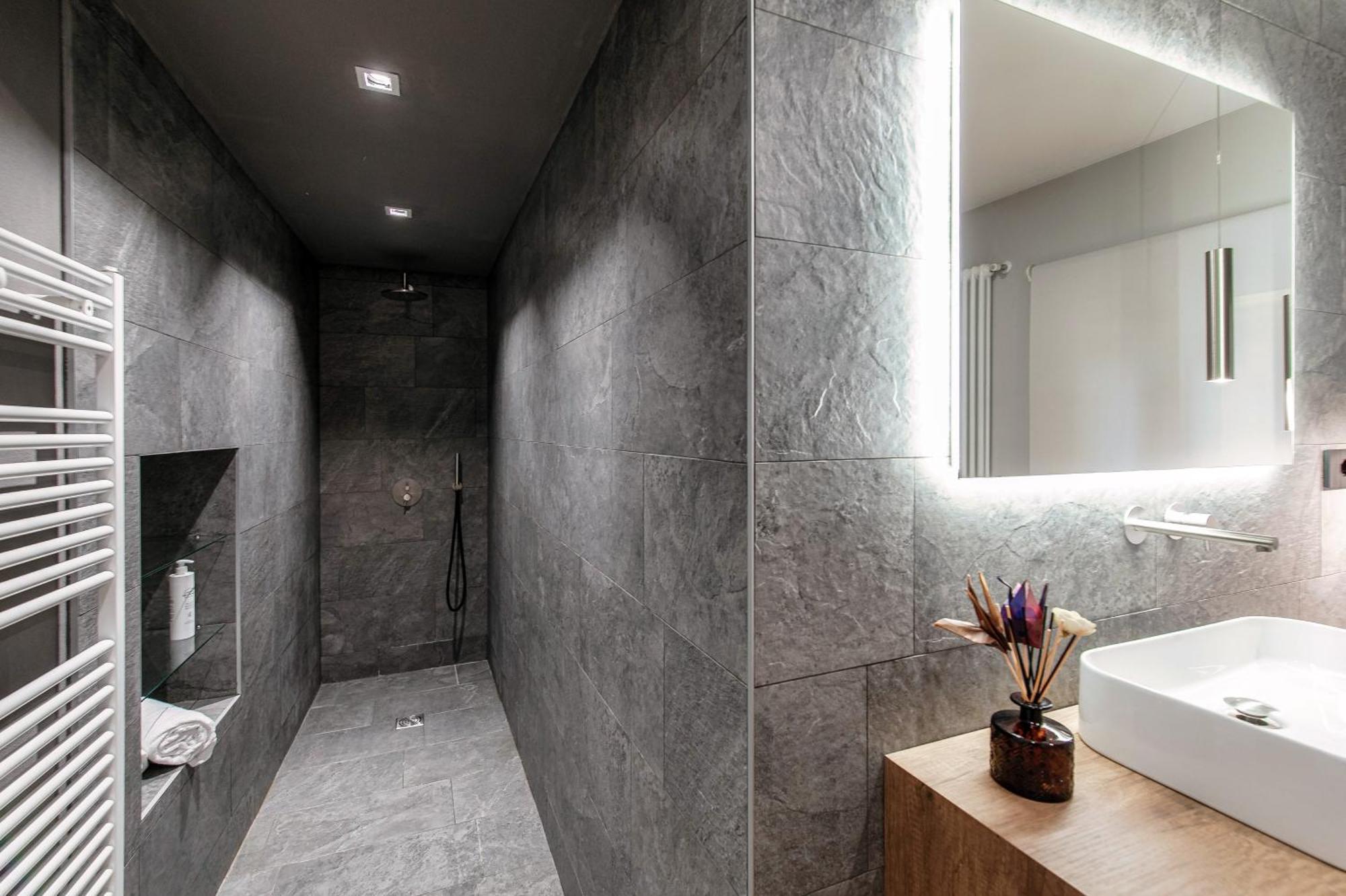 Apartment Hidden - By Myhomeincomo Como