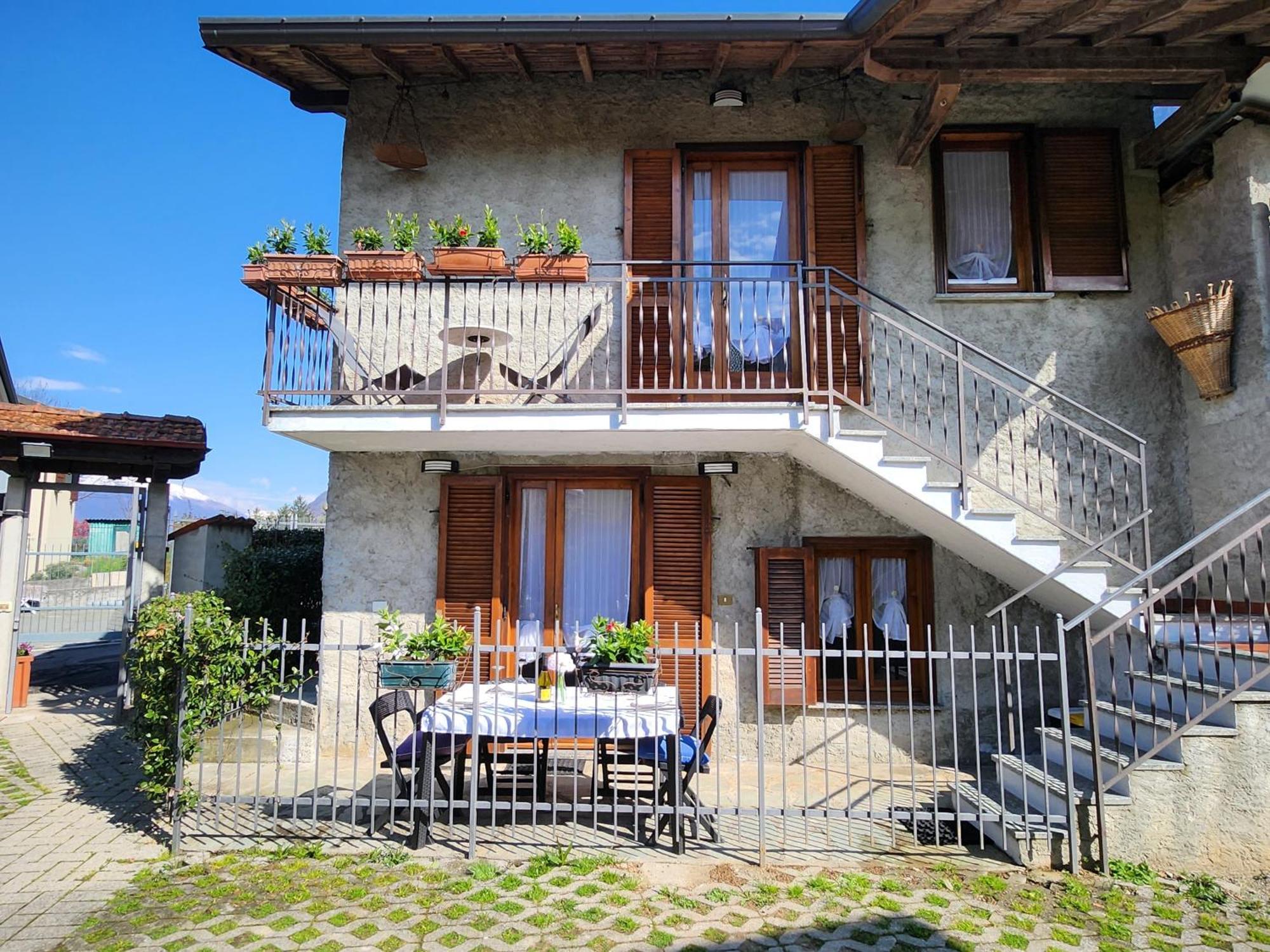 Laura'S Cottage With A View Of The Lake And Mountains Ferienhaus *