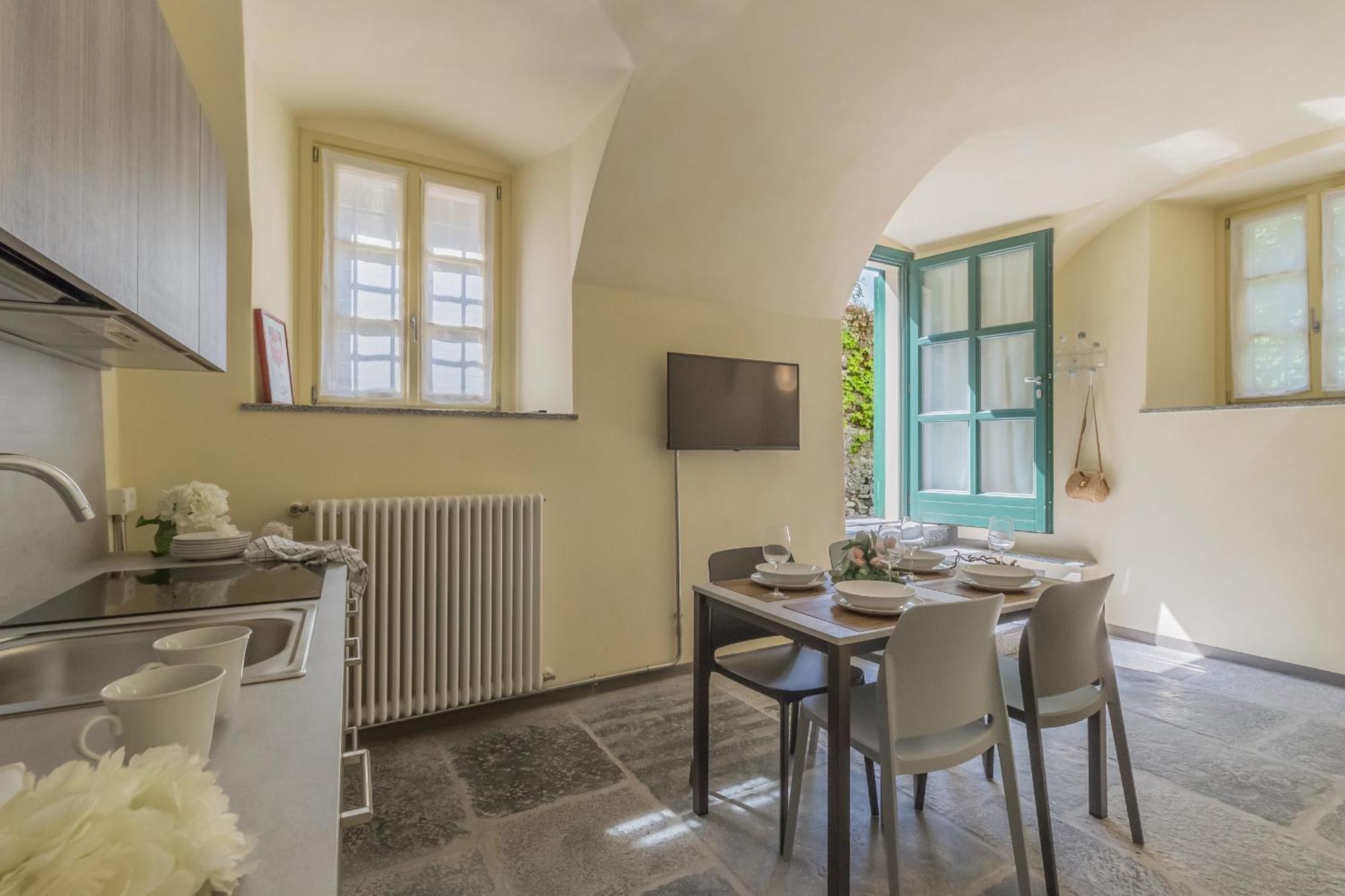 Tiny Duke Apartment Varenna