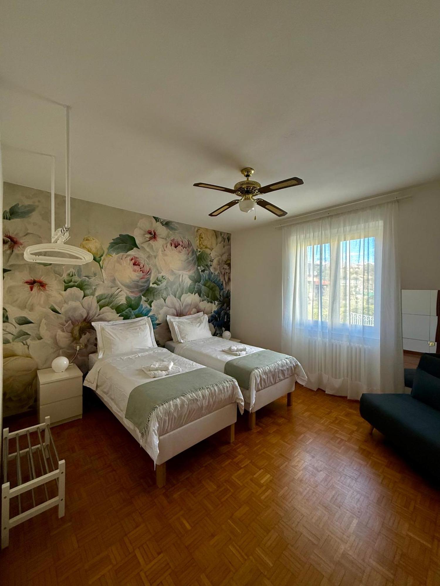 Stunning Renovated Flat On With Parking Apartment Mezzegra