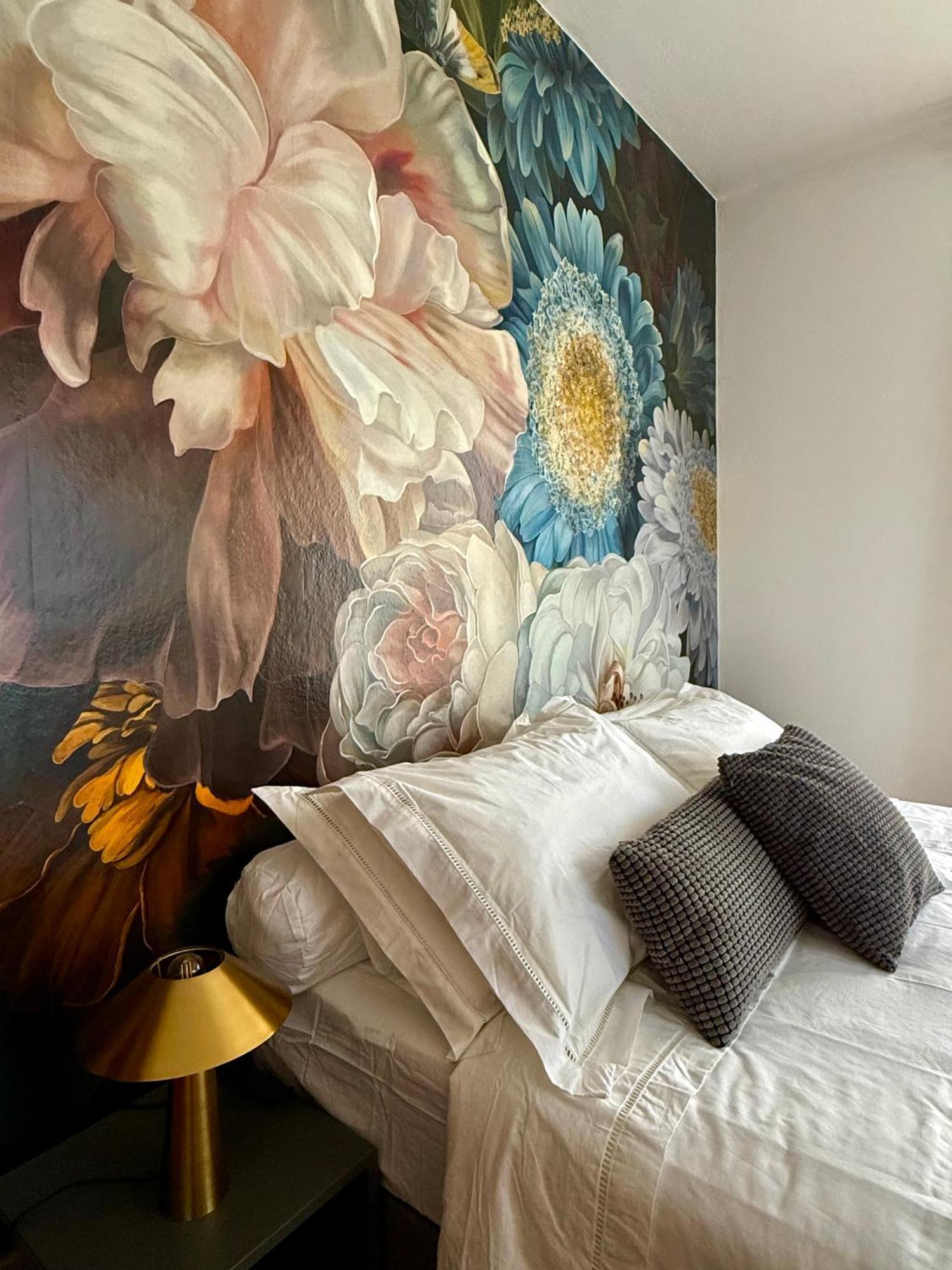 Stunning Renovated Flat On With Parking Apartment *