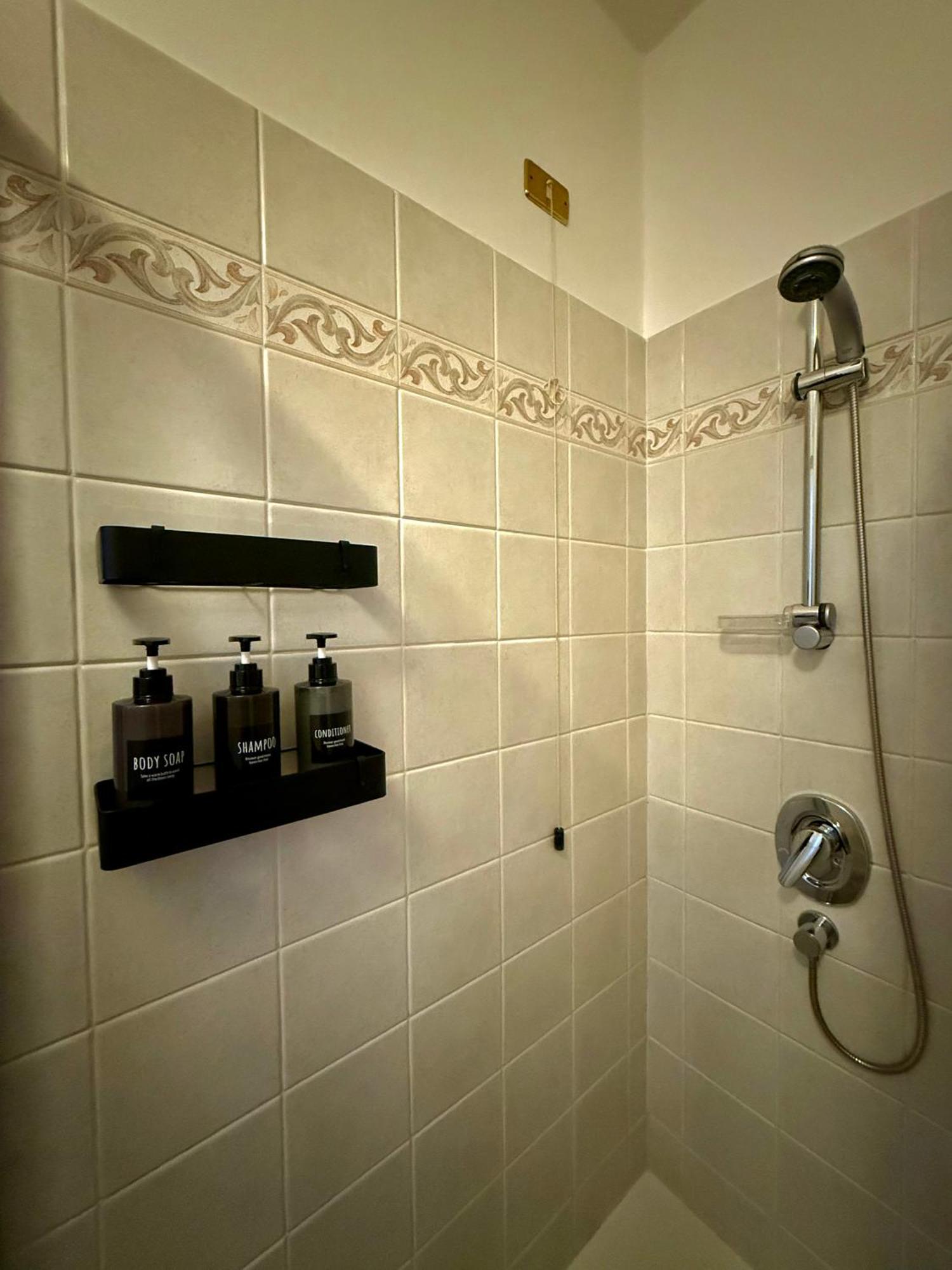 Apartment Stunning Renovated Flat On With Parking