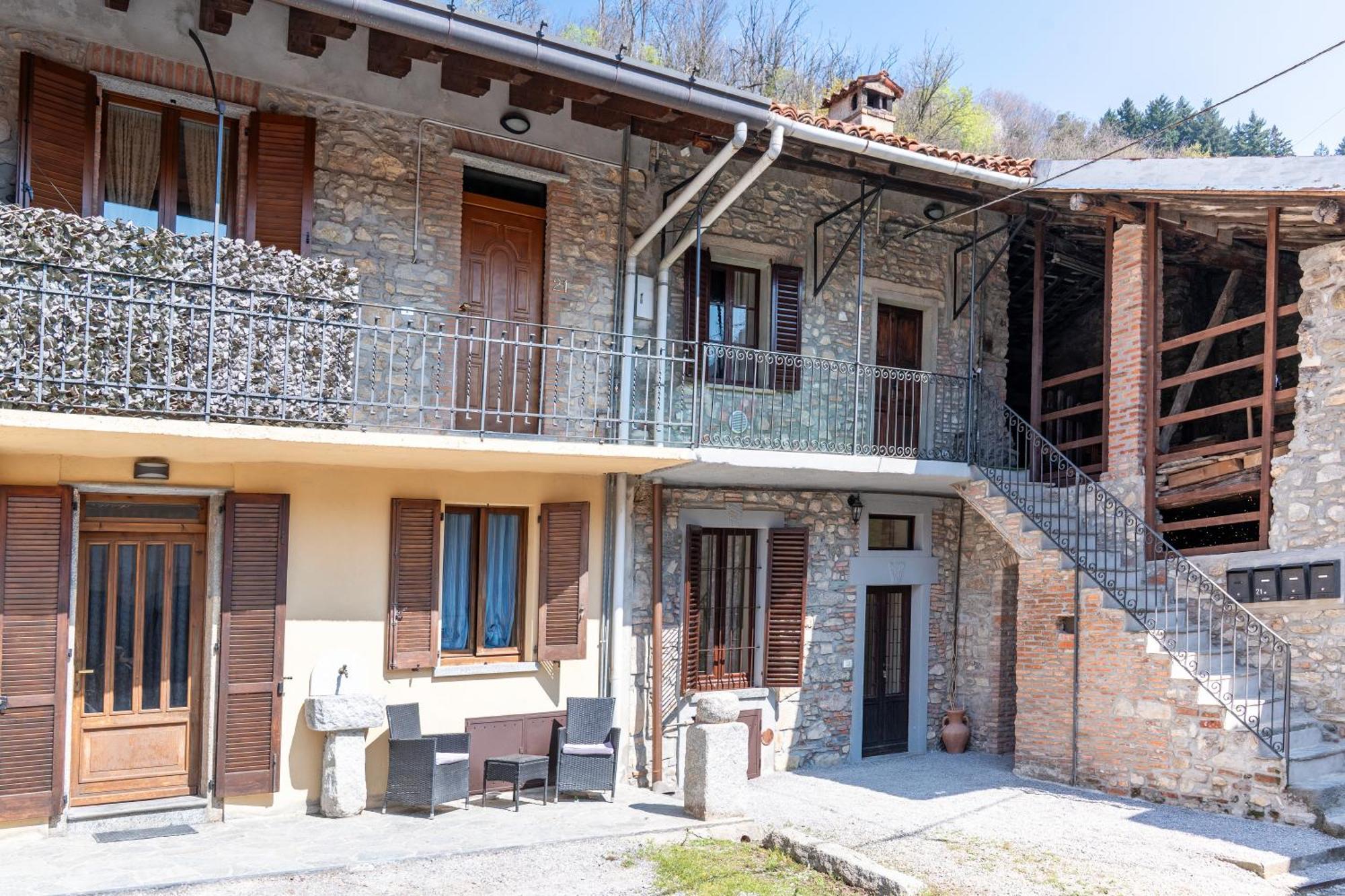 Bed & Breakfast B&B La Corte And Home Restaurant - Free Parking - 10 Minutes To The Lake And Centre