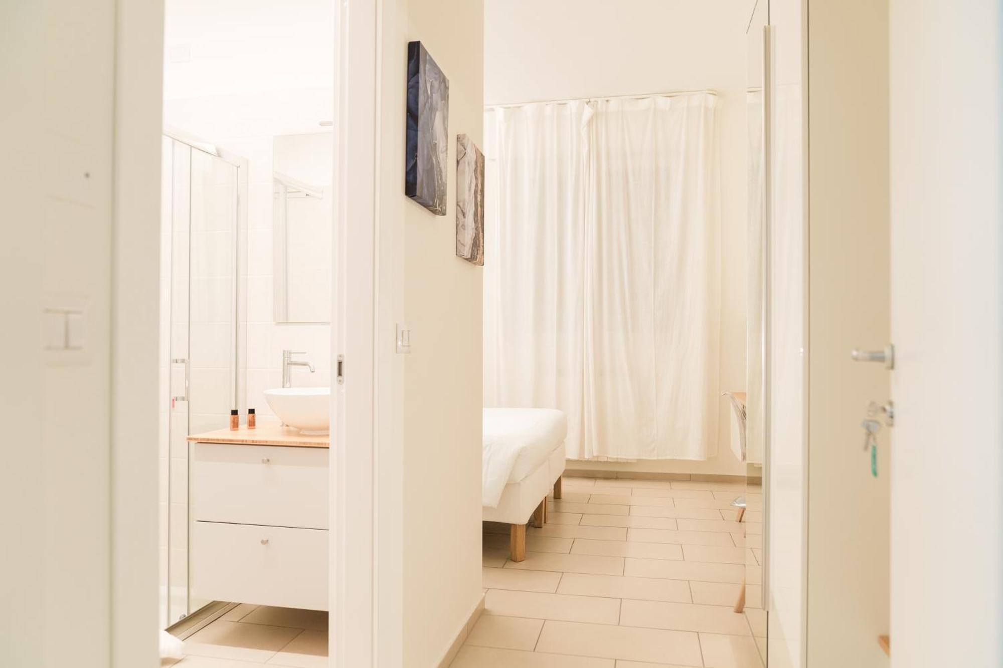 Dieci By Comorooms Apartment Como