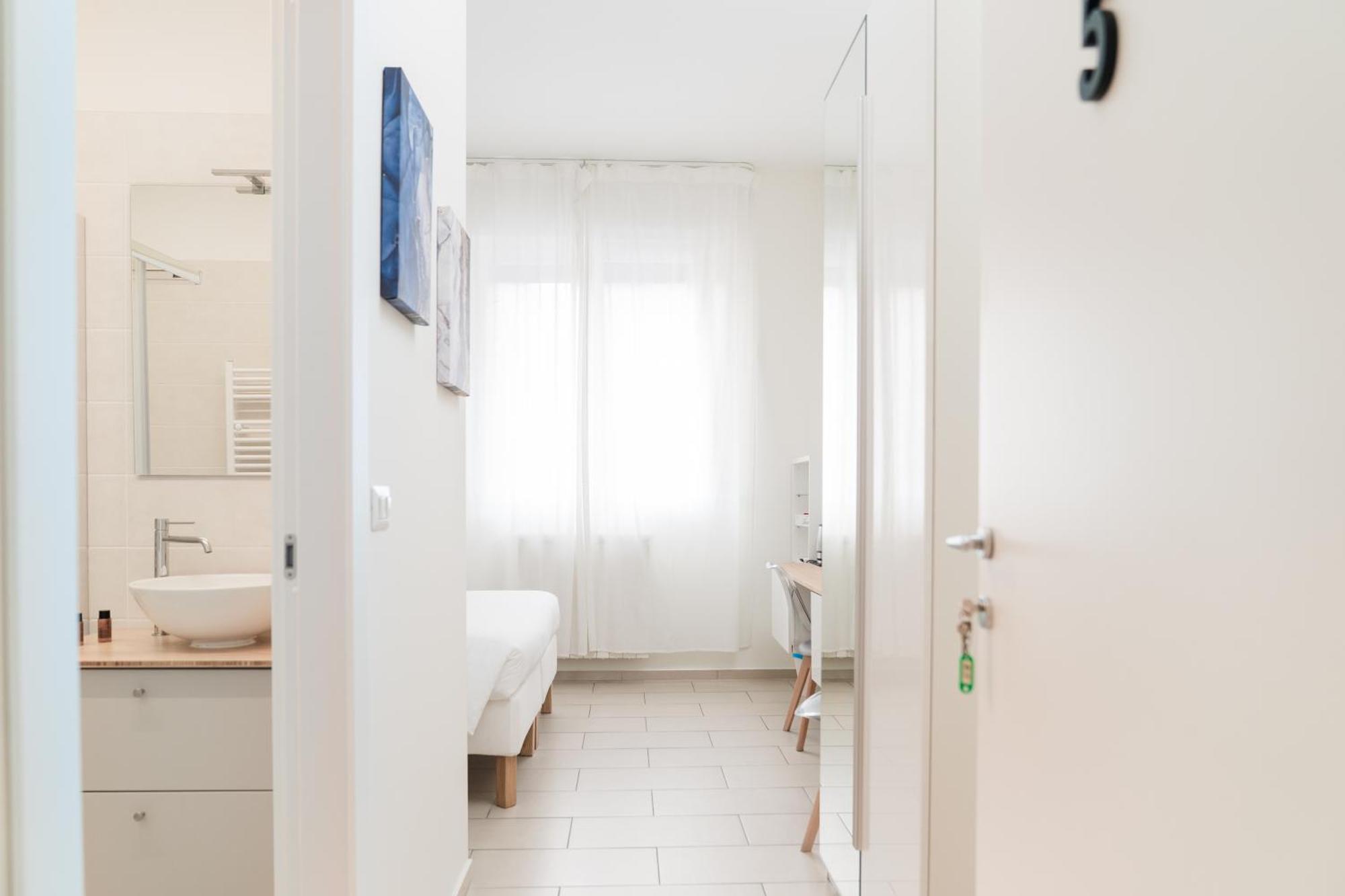 Apartment Dieci By Comorooms Como