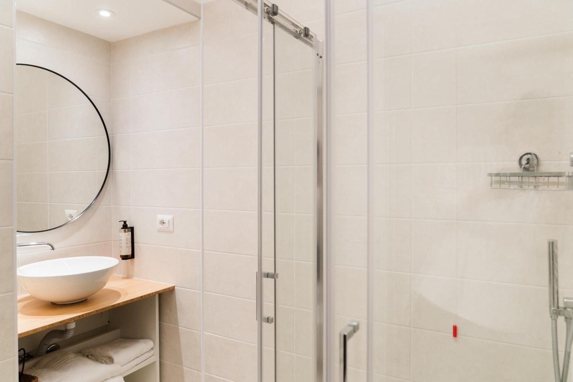 Dieci By Comorooms Apartment Como