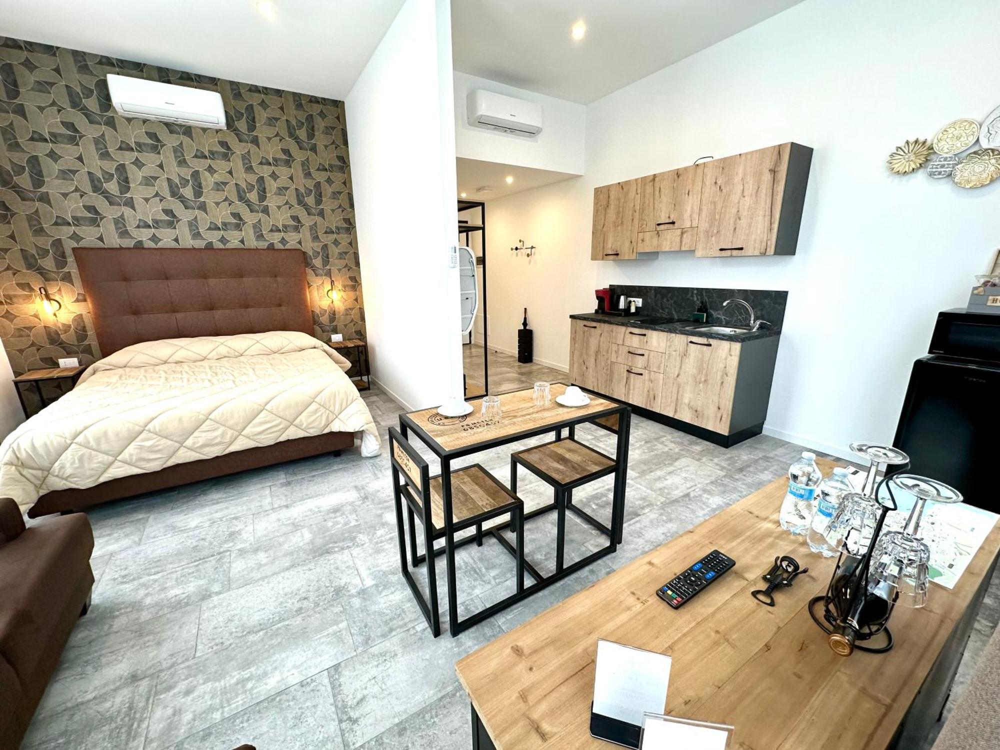 Guest house Living Como-rooms&parking *