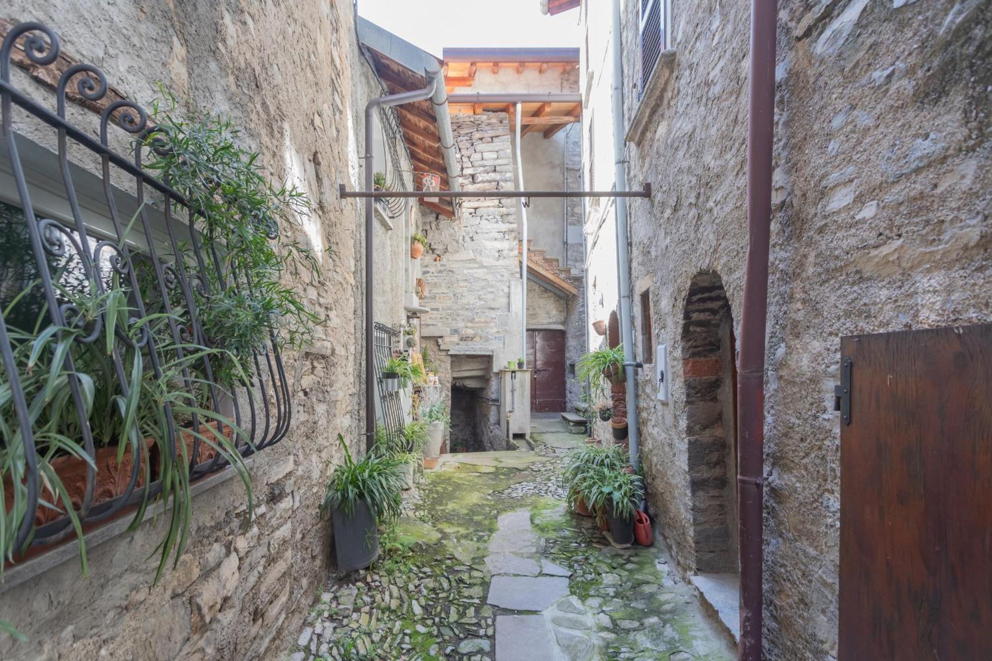 Pretty In Old Town By Rent * Carate Urio