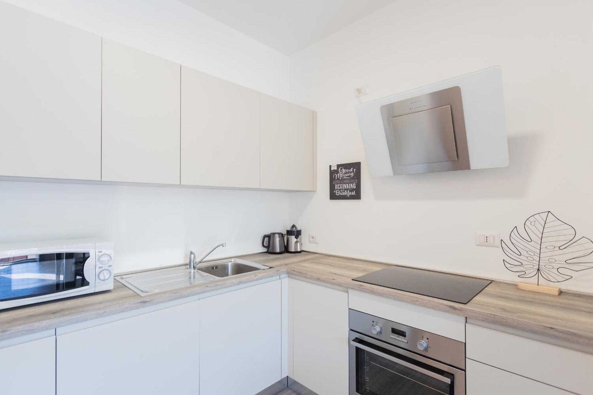 & Modern By Rent * Como
