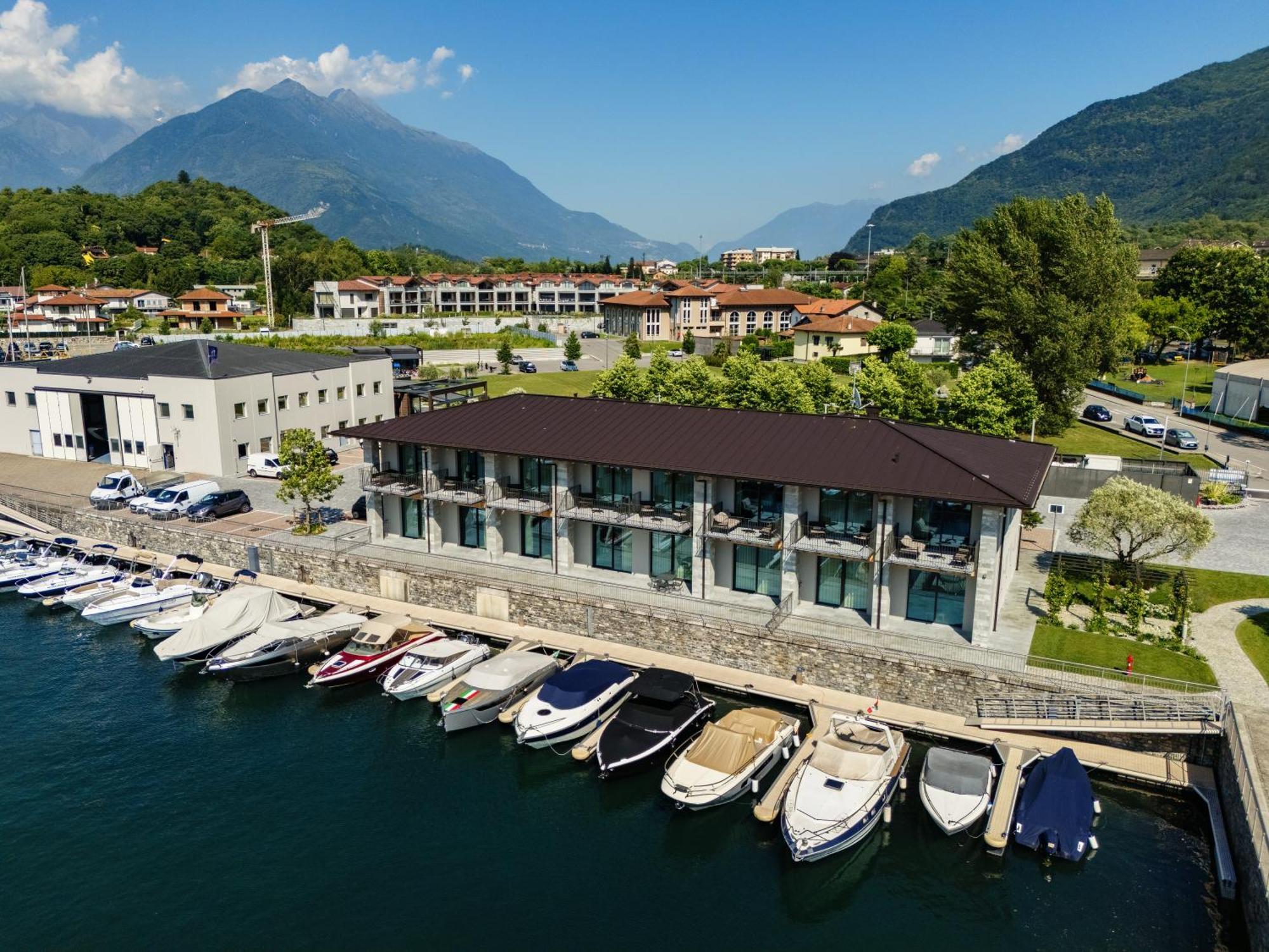 Dorato Marina - Lakefront Lodge Colico