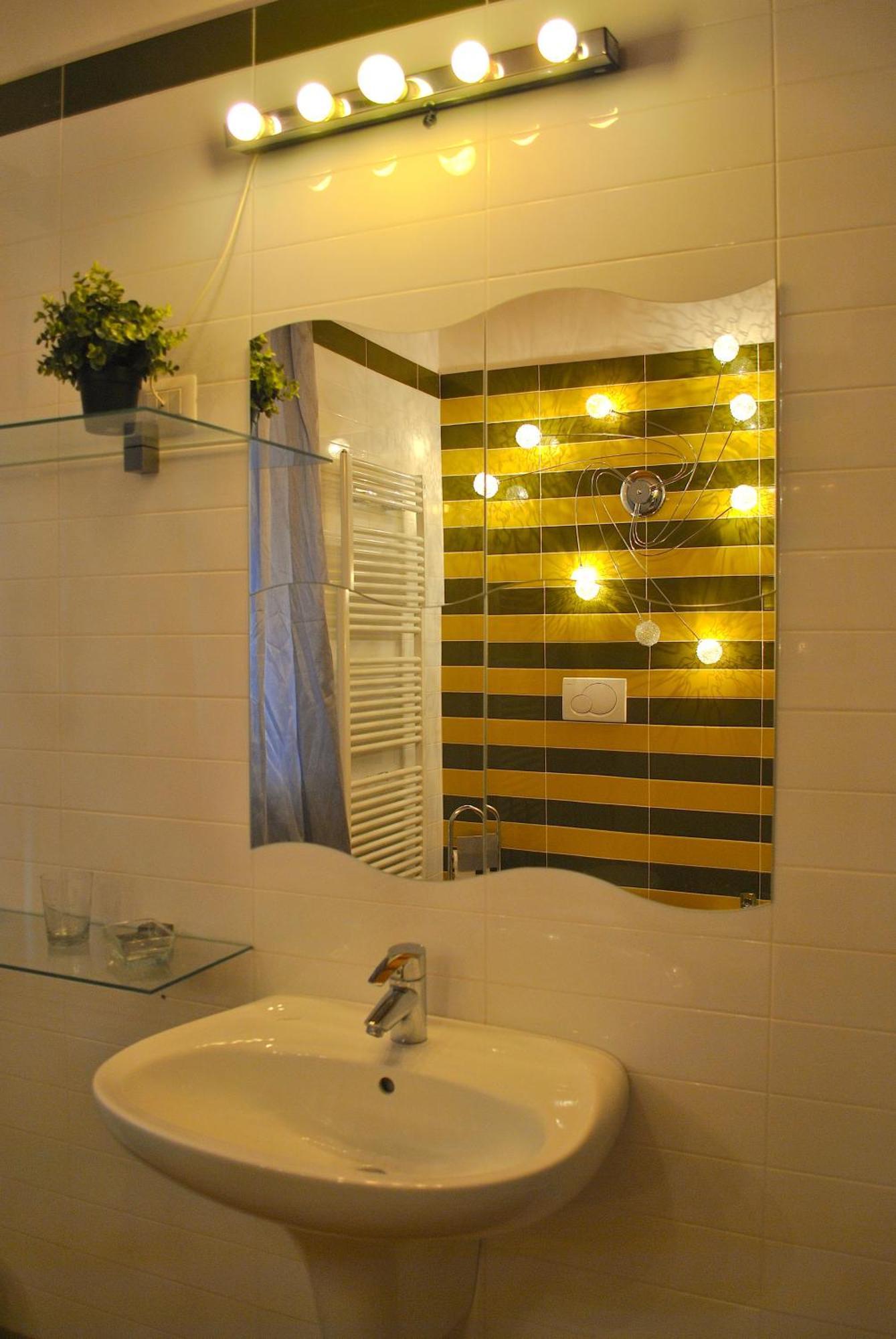 Silver Lake Apartment