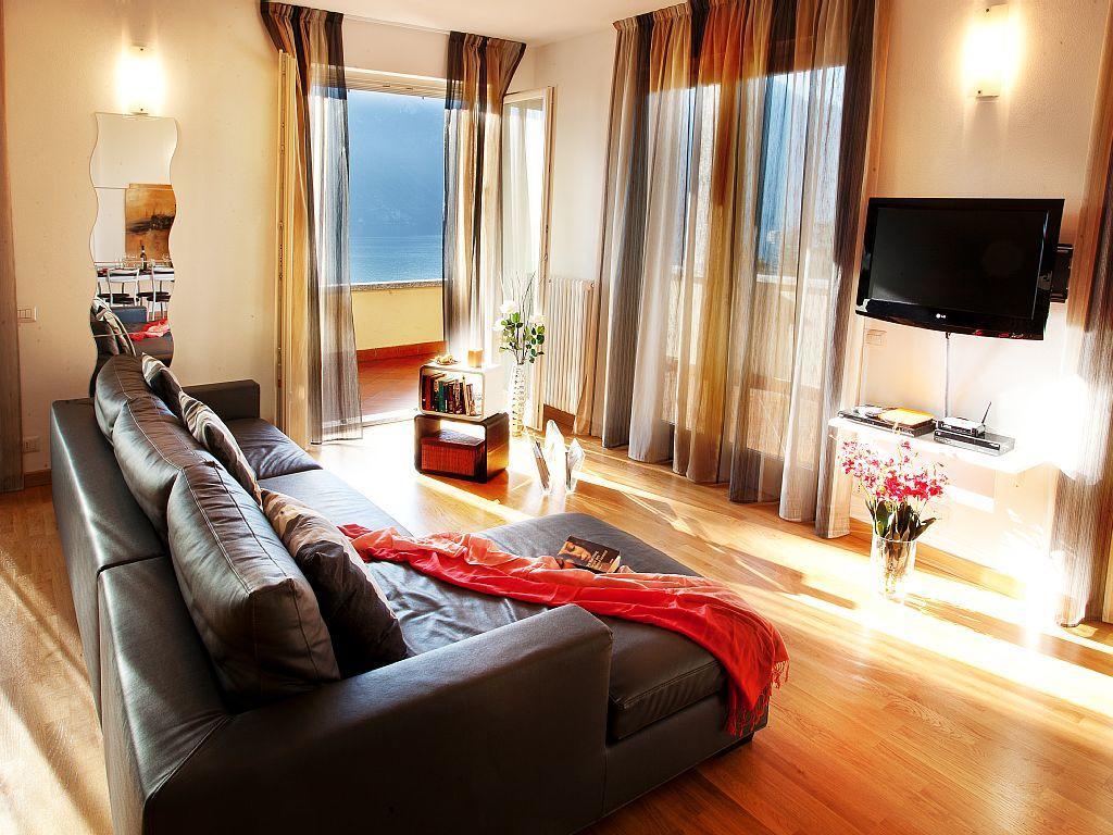 Residence-11 To Choose From In An Exclusive By Italian Apartment *