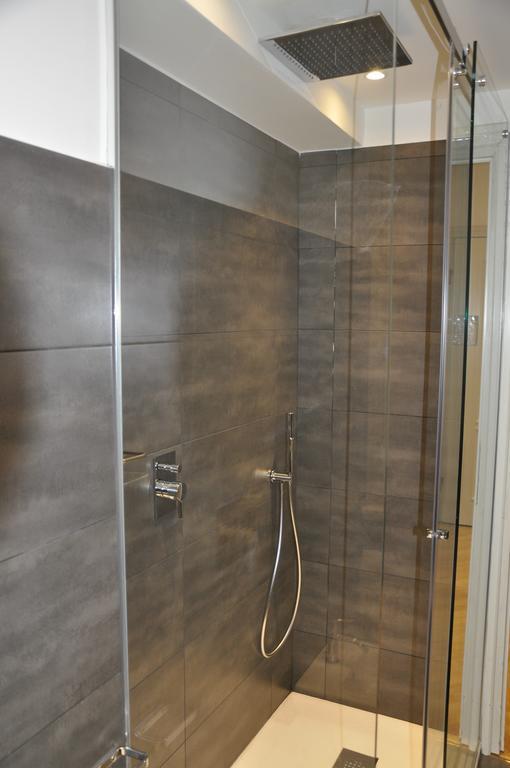 Appartamento Charming - Downtown In The Pedestrian Area With 2 Double Bedrooms And 2 Complete Bathrooms A Spacious Living And Full Equipped Kitchen Côme