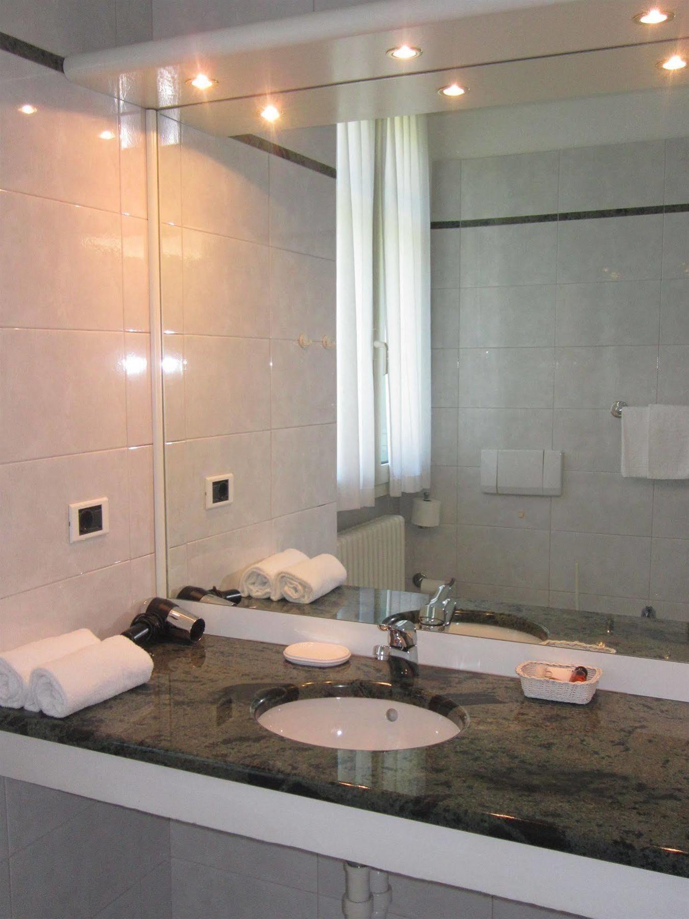 La Hotel 3*