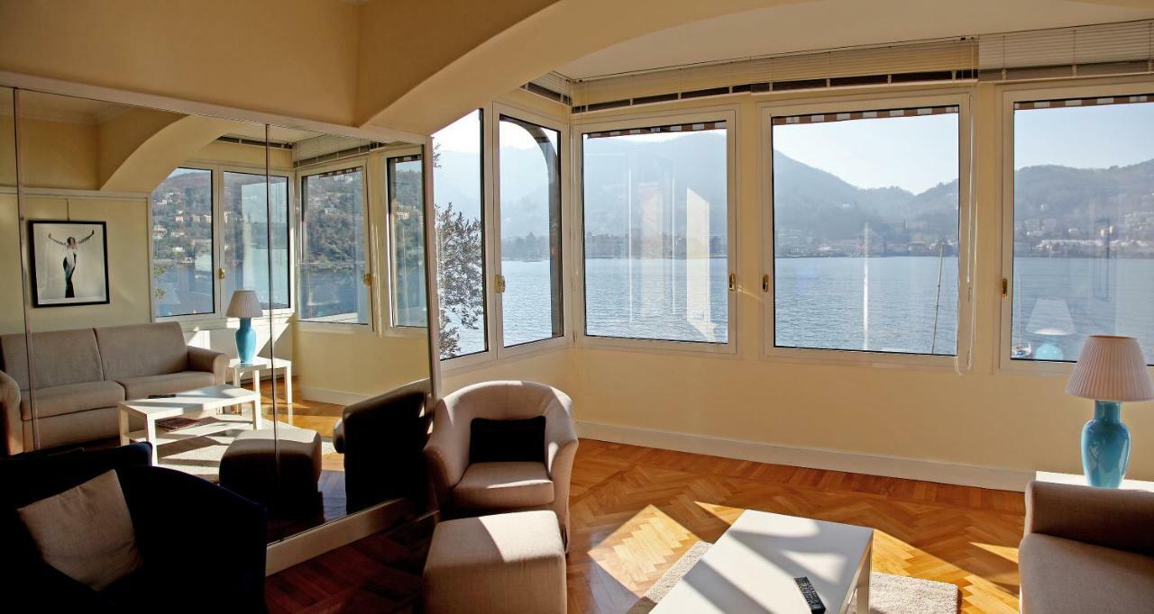 View 9 * Como