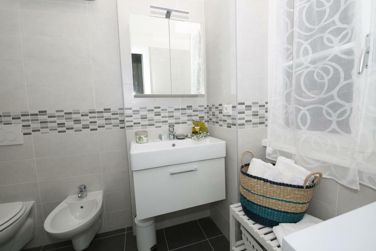 Apartment A Private And Parking