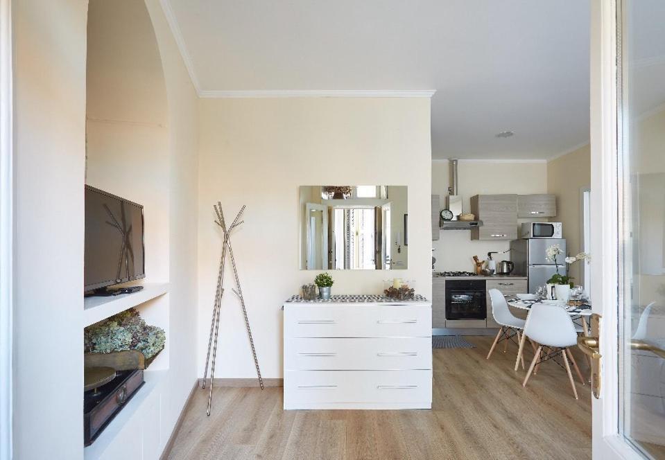 Beautiful Bohemian In Center Conditioned Air Apartment *