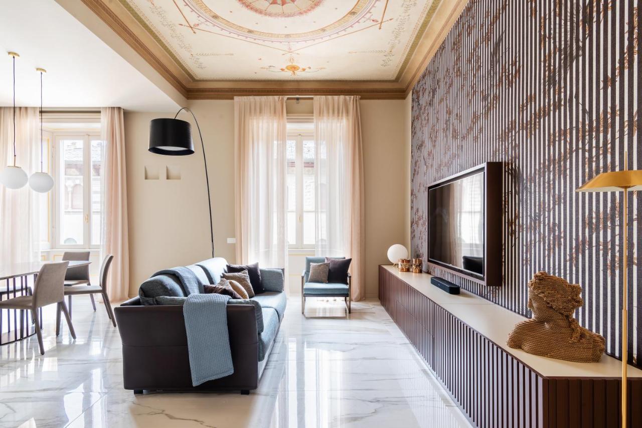 Palazzo Visconti - By Myhomeincomo * Como