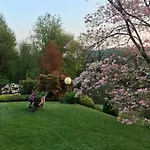 Como, accogliente mansarda nel verde Le Balze